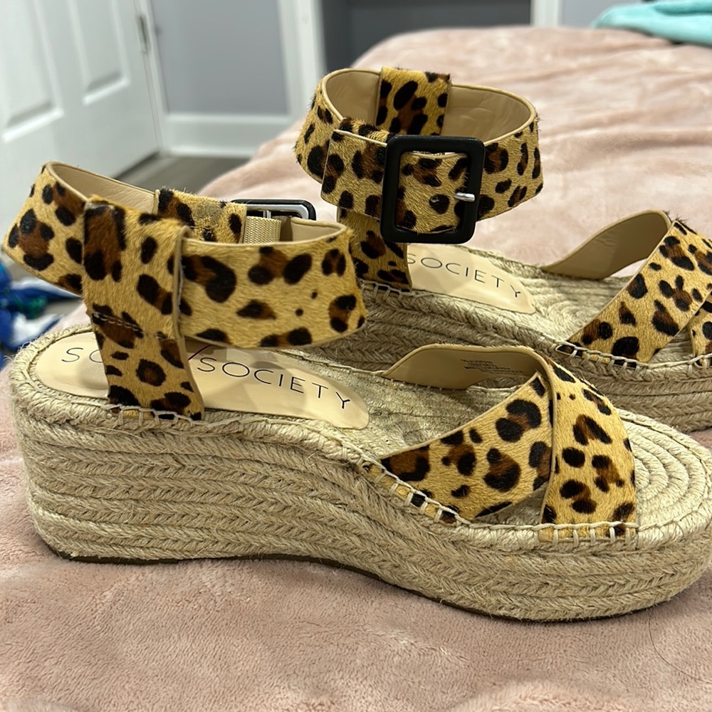 Leopard sandals, size 7